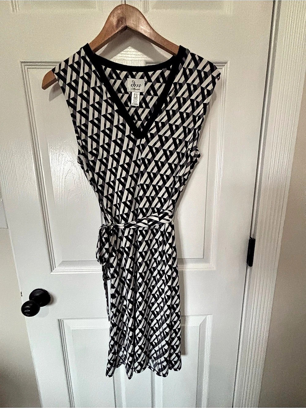 JM Collection Geometric Midi Dress in Black & White Size Medium